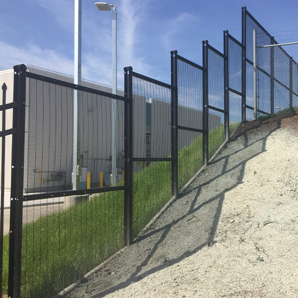 Stepped security fence